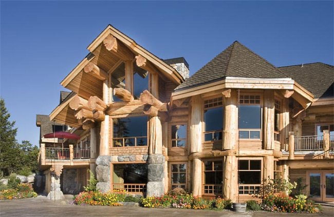 Initially, the term “Post and Beam” appeared in the 80s of the previous century in Canada. However, the very technology of building houses originated in the 500s BC. Literally, the term is translated as - a pillar and a beam. This makes it clear that the main materials in construction are racks, which are interconnected by jumpers. These elements must be made exclusively from hand-crafted logs. Massive materials are used in the work, often coniferous wood species are the material.  When harvesting material, only the bark is removed from the sawn logs, which gives natural irregularities, roughness and wear. In this case, tools for manual processing of wood are used. Due to this, high precision in processing is achieved and the material acquires the most presentable appearance.
